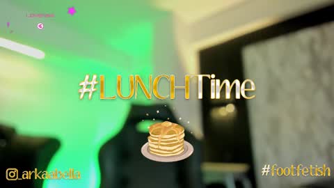 Snapshot of arrkabella chatting on 03-08-25, 08:35 online show from 03-08-25, 08:35