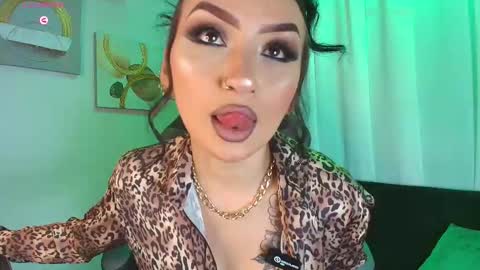 Snapshot of arrkabella chatting on 10-18-25, 08:31 online show from 10-18-25, 08:31