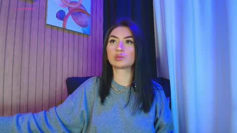 Snapshot of arrkabella chatting on 10-27-25, 09:19 online show from 10-27-25, 09:19