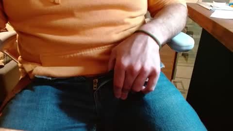 Snapshot of arrrr3 chatting on 10-21-25, 01:17 arrrr3 online show from 10-21-25, 01:17