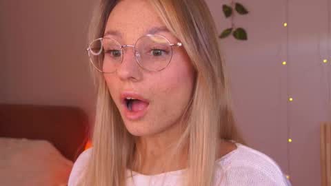 Snapshot of artease chatting on 11-30-25, 10:30 Arti Next Streams - online show from 11-30-25, 10:30