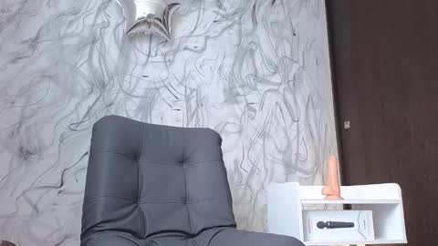 Snapshot of arteemiis chatting on 10-16-25, 12:17 online show from 10-16-25, 12:17