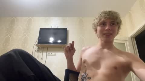 Snapshot of artem228play chatting on 06-09-26, 12:00 artem228play online show from 06-09-26, 12:00