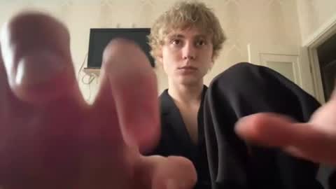 Snapshot of artem228play chatting on 06-11-26, 02:00 artem228play online show from 06-11-26, 02:00