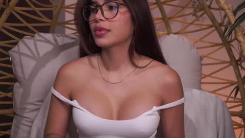 Snapshot of artemia_ chatting on 02-05-25, 02:19 Amanda online show from 02-05-25, 02:19