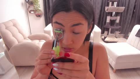 Snapshot of artemis_020 chatting on 09-30-25, 09:20 FENIX online show from 09-30-25, 09:20