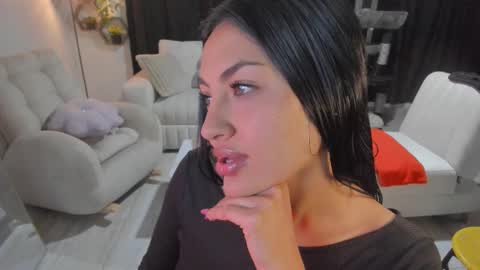 Snapshot of artemis_020 chatting on 10-29-25, 01:19 FENIX online show from 10-29-25, 01:19