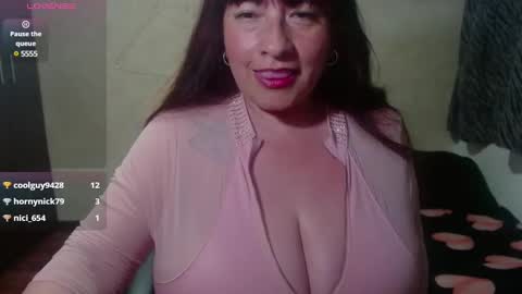 Snapshot of artemisa_bbloom chatting on 12-20-24, 11:16 Christy. online show from 12-20-24, 11:16