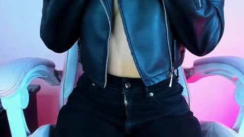 Snapshot of artemisa_leon chatting on 09-18-25, 03:08 artemisa_leon online show from 09-18-25, 03:08