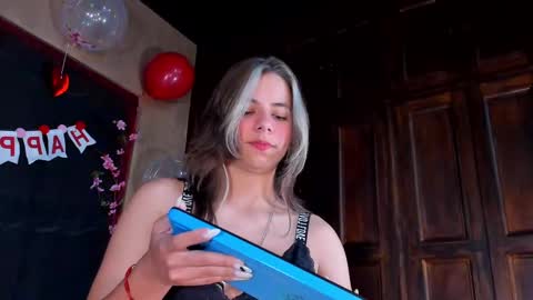 Snapshot of artemisablake chatting on 02-18-25, 03:54 artemisablake online show from 02-18-25, 03:54