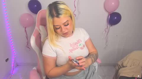 Snapshot of arthemiss033 chatting on 11-24-25, 01:16 Val online show from 11-24-25, 01:16