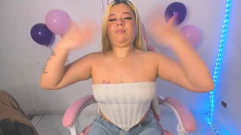 Snapshot of arthemiss033 chatting on 11-30-25, 01:09 Val online show from 11-30-25, 01:09