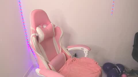 Snapshot of arthemiss033 chatting on 12-19-25, 03:24 Val online show from 12-19-25, 03:24