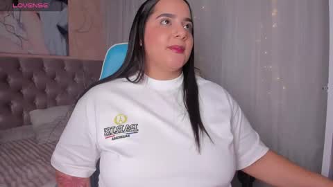 Snapshot of artmisa0519 chatting on 10-14-25, 04:35 artmisa0519 online show from 10-14-25, 04:35