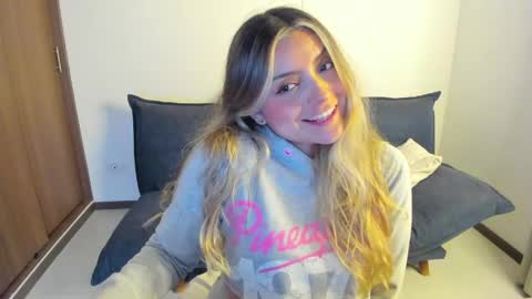 Snapshot of ary_cam230 chatting on 05-17-26, 11:01 Zahaara online show from 05-17-26, 11:01