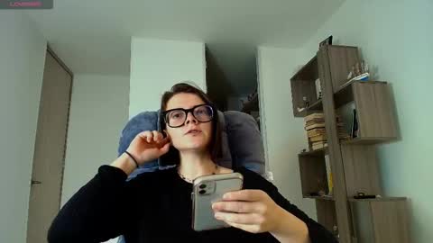 Snapshot of arya_starkw chatting on 10-17-25, 02:52 Ary 3 online show from 10-17-25, 02:52