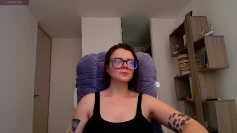 Snapshot of arya_starkw chatting on 10-19-25, 02:40 Ary 3 online show from 10-19-25, 02:40