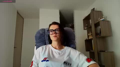 Snapshot of arya_starkw chatting on 11-17-25, 02:01 Ary 3 online show from 11-17-25, 02:01