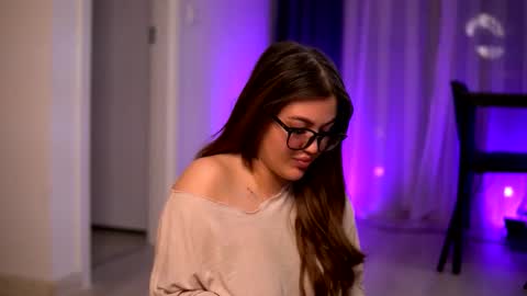 Snapshot of aryadeluna chatting on 12-01-25, 07:41 Lunaa online show from 12-01-25, 07:41