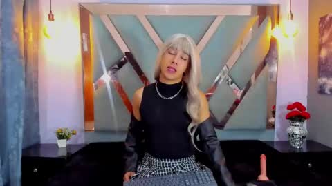 Snapshot of asa_noir chatting on 12-17-25, 01:06 Asa Noir online show from 12-17-25, 01:06