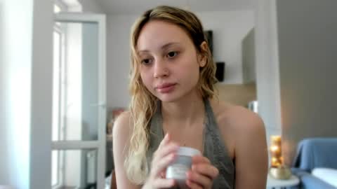 Ashley but u can call me Ash  im living with neighbor we just friends pls dont ask we not couple online show from 04-08-26, 10:26