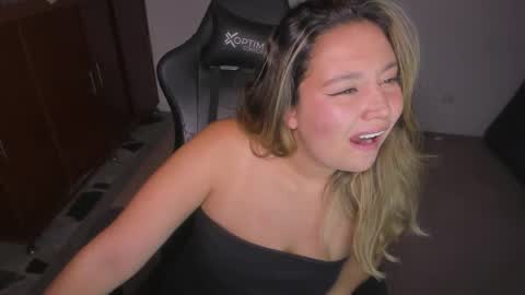 ash_smith1 online show from 11-14-25, 09:57