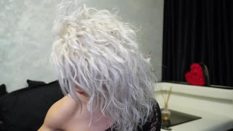 Snapshot of ashadevon_fit chatting on 01-20-25, 01:39 Asha online show from 01-20-25, 01:39