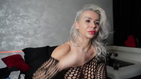 Snapshot of ashadevon_fit chatting on 01-27-25, 10:06 Asha online show from 01-27-25, 10:06