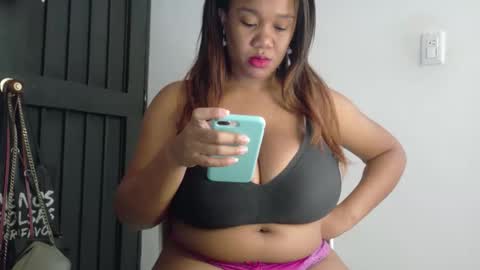 Snapshot of ashanty_1012 chatting on 10-09-25, 05:00 ashanty_1012 online show from 10-09-25, 05:00