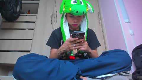 Snapshot of asher_you chatting on 06-13-26, 01:25 Asher online show from 06-13-26, 01:25