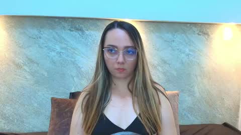 Snapshot of ashkey_bennet chatting on 10-14-25, 04:02 Asley Bennet online show from 10-14-25, 04:02