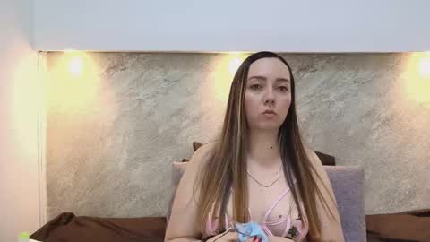 Snapshot of ashkey_bennet chatting on 11-25-25, 04:12 Asley Bennet online show from 11-25-25, 04:12