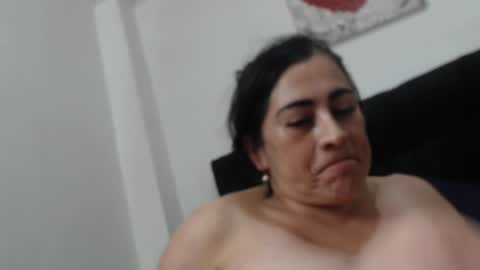 Snapshot of ashleey_thompson chatting on 01-01-25, 10:24 ashleey_thompson online show from 01-01-25, 10:24