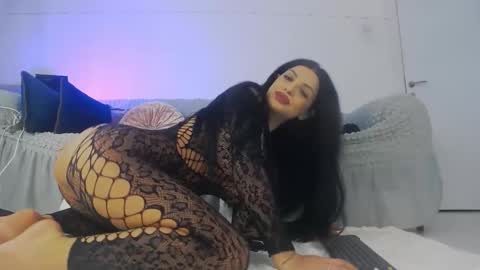 Snapshot of ashleeycherrie chatting on 11-11-25, 06:02 Iris online show from 11-11-25, 06:02