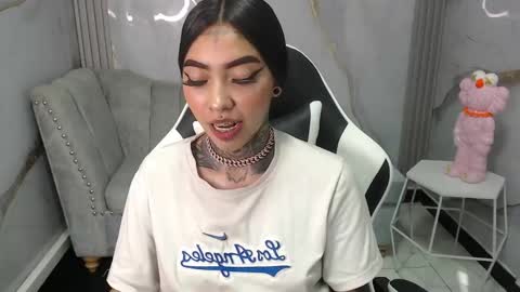 Snapshot of ashley_blum_v chatting on 10-07-25, 08:17 ashley_blum_v online show from 10-07-25, 08:17