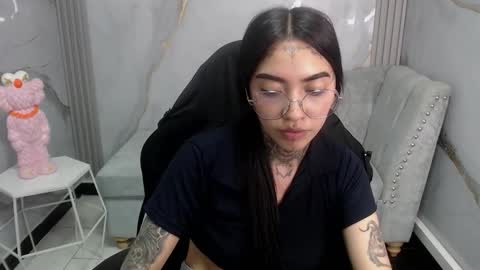 Snapshot of ashley_blum_v chatting on 10-25-25, 01:35 ashley_blum_v online show from 10-25-25, 01:35