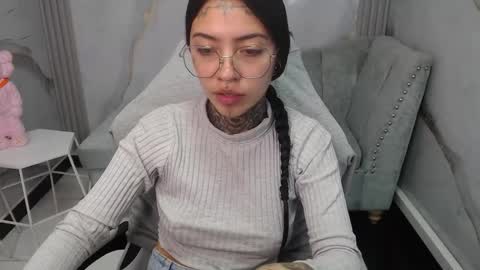 Snapshot of ashley_blum_v chatting on 10-31-25, 02:07 ashley_blum_v online show from 10-31-25, 02:07