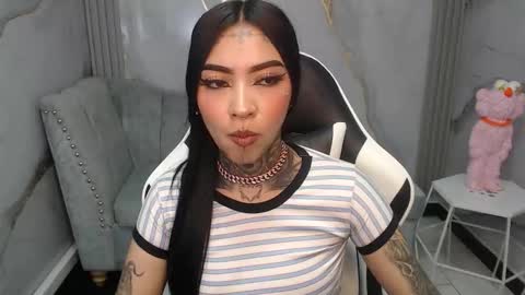 Snapshot of ashley_blum_v chatting on 11-19-25, 08:31 ashley_blum_v online show from 11-19-25, 08:31