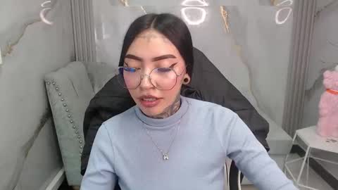 Snapshot of ashley_blum_v chatting on 11-29-25, 01:14 ashley_blum_v online show from 11-29-25, 01:14