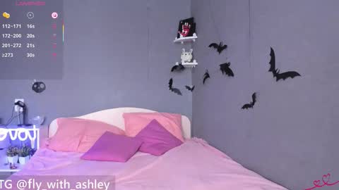 Snapshot of ashley_fly chatting on 10-30-25, 05:53 ashley_fly online show from 10-30-25, 05:53
