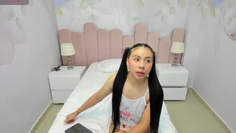 Snapshot of ashley_lee4u chatting on 04-12-26, 11:48 ASHLEY online show from 04-12-26, 11:48