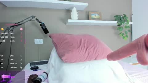 Snapshot of ashley_nicoll chatting on 11-02-25, 01:35 Ashley online show from 11-02-25, 01:35