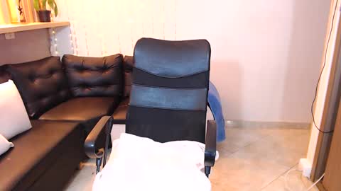 Snapshot of ashley_prg2 chatting on 02-27-25, 12:32 Ashley online show from 02-27-25, 12:32