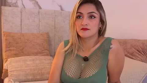 Snapshot of ashley_ruiz_ chatting on 02-16-26, 08:27 Camila online show from 02-16-26, 08:27