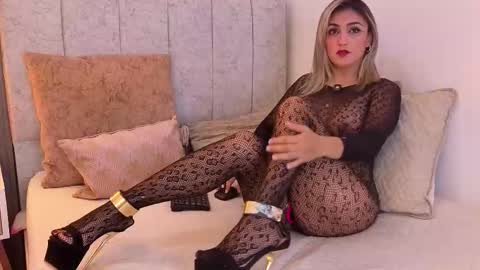 Snapshot of ashley_ruiz_ chatting on 02-23-26, 08:17 Camila online show from 02-23-26, 08:17