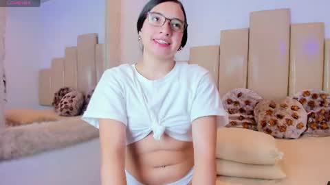 Snapshot of ashley_winterss chatting on 06-25-26, 01:37 ASHLEY online show from 06-25-26, 01:37