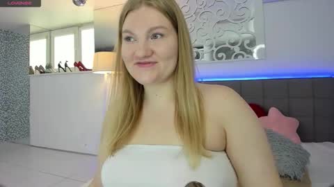 Snapshot of ashleyjonse chatting on 10-06-25, 05:05 AshleyJonse online show from 10-06-25, 05:05