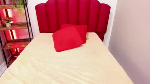 ashleyrobert_ online show from 01-18-25, 12:35