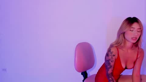 Snapshot of ashleyroys_111 chatting on 10-14-25, 04:08 dahiana online show from 10-14-25, 04:08