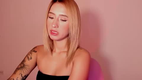 Snapshot of ashleyroys_111 chatting on 10-15-25, 04:07 dahiana online show from 10-15-25, 04:07